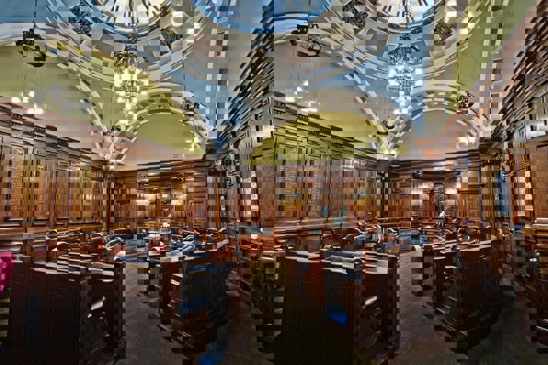 El Congreso estudia ampliar las competencias autonómicas tras intensos debates parlamentarios