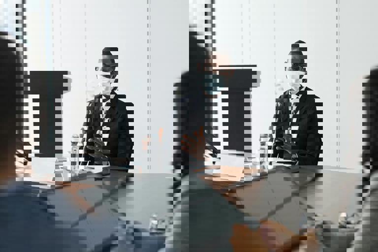 Polémica por el gasto en asesores del gobierno central: la oposición exige explicaciones