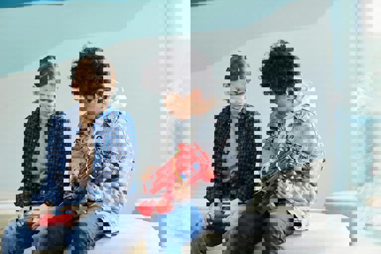 Estudiantes de Marbella diseñan prototipo de desalinizadora portátil en feria científica escolar